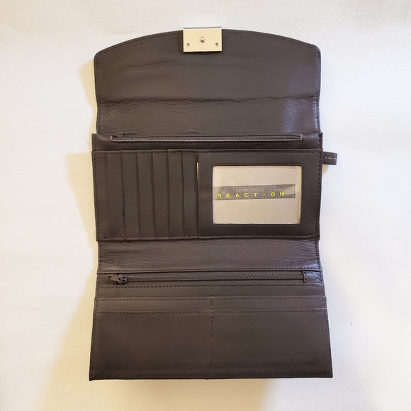 Kenneth Cole Reaction Wallet - Picture 3 of 5